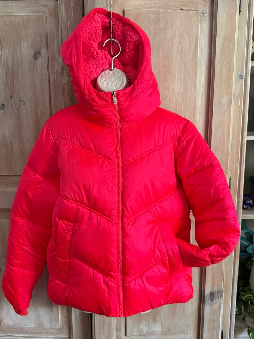 UGG Winter Puffer Shearling Hooded Jacket Women’s Medium Neon Pink